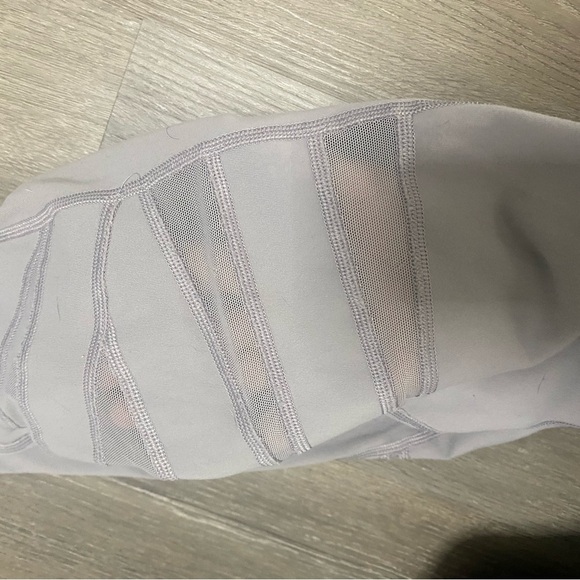 Lululemon High Waisted Mesh leggings size 4, 28 inch - Picture 3 of 5